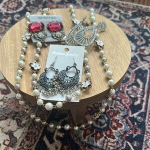 Elegant Pearl and Silver Jewelry Set! Costume Galore!!